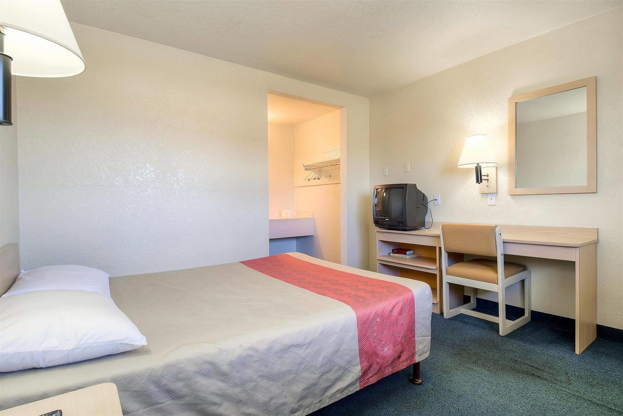 Motel 6 Anaheim Stadium - Orange Esterno foto