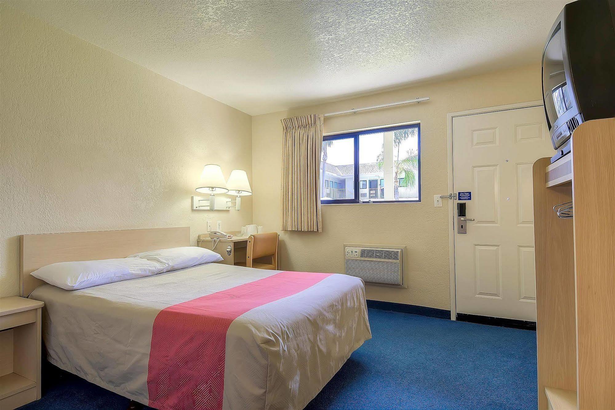 Motel 6 Anaheim Stadium - Orange Esterno foto