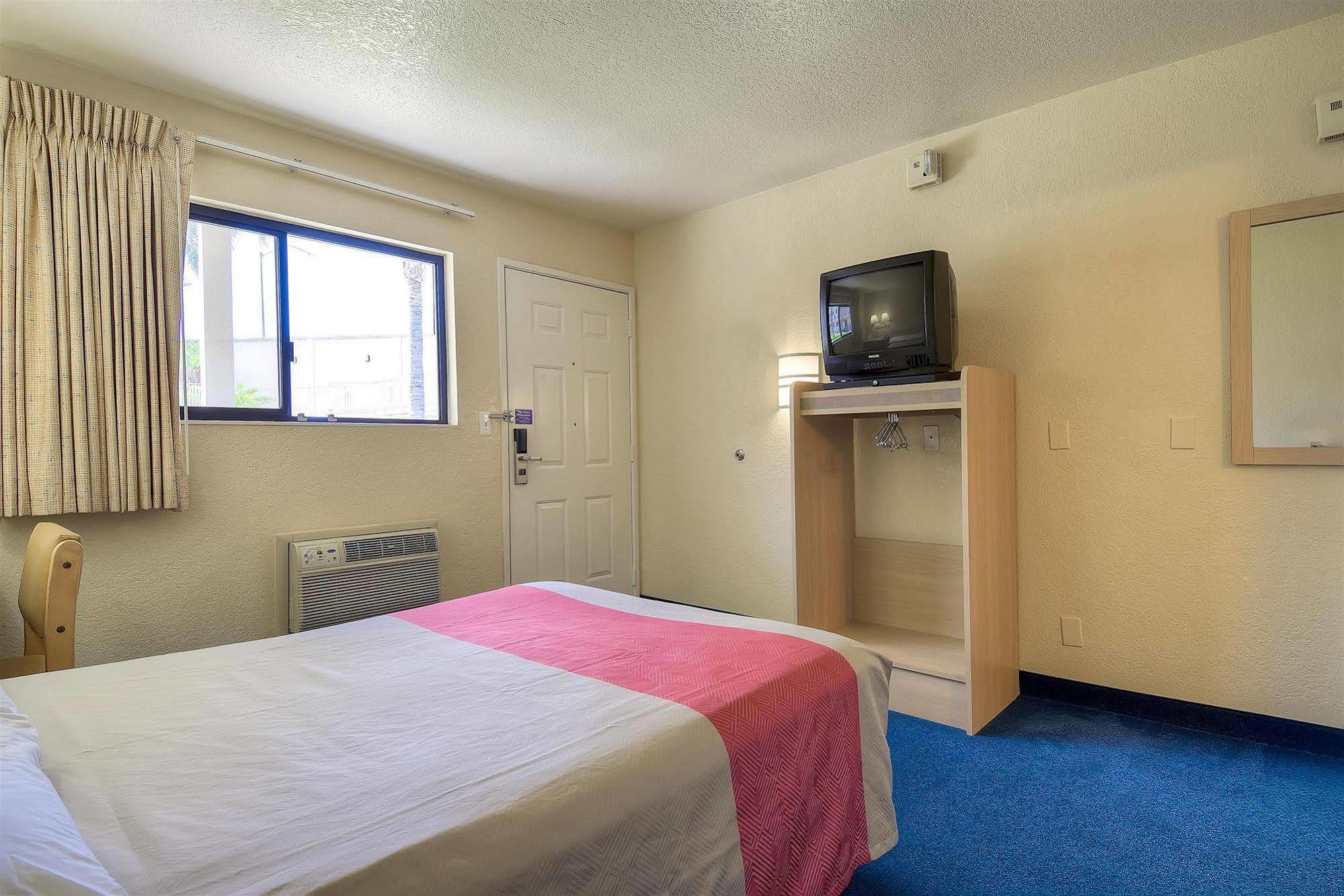 Motel 6 Anaheim Stadium - Orange Esterno foto
