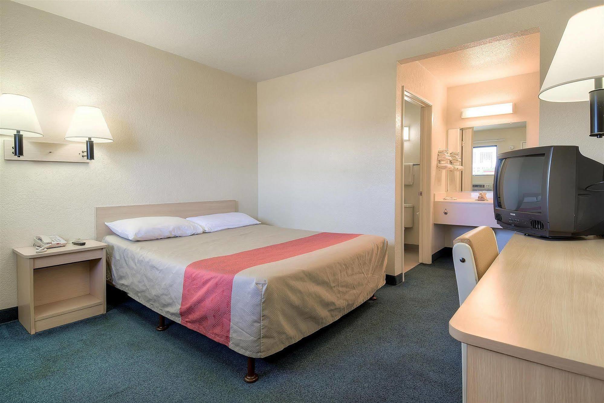 Motel 6 Anaheim Stadium - Orange Esterno foto